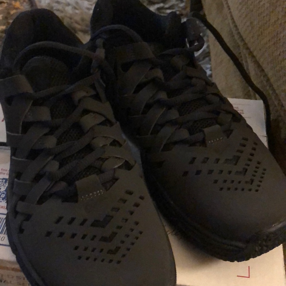 Nike men’s Fngertrap size 8..black